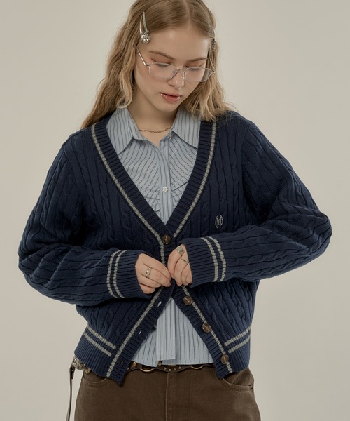 hazyl(ヘイジル)の「trad cable V cardigan / トラッドケーブルVカーディガン(カーディガン/ボレロ・レディース・ネイビー/レッド・フリー)」の13枚目の写真