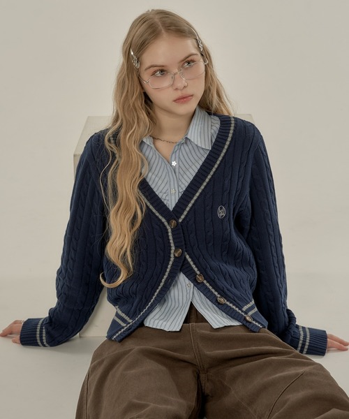 hazyl(ヘイジル)の「trad cable V cardigan / トラッドケーブルVカーディガン(カーディガン/ボレロ・レディース・ネイビー/レッド・フリー)」の17枚目の写真