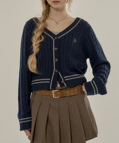 hazyl(ヘイジル)の「trad cable V cardigan / トラッドケーブルVカーディガン(カーディガン/ボレロ・レディース・ネイビー/レッド・フリー)」の3枚目の写真