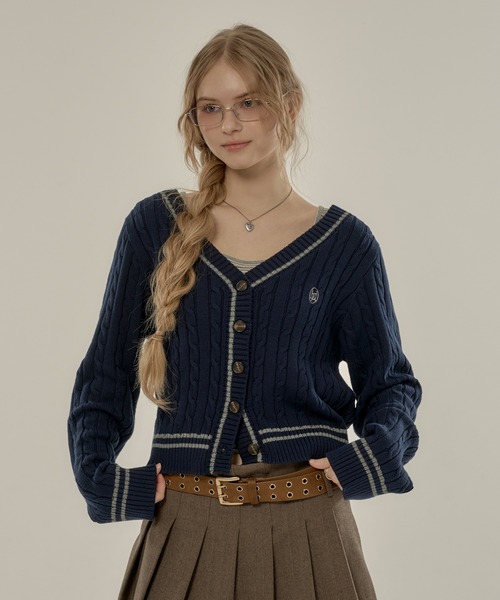 hazyl(ヘイジル)の「trad cable V cardigan / トラッドケーブルVカーディガン(カーディガン/ボレロ・レディース・ネイビー/レッド・フリー)」の5枚目の写真