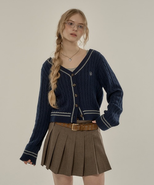 hazyl(ヘイジル)の「trad cable V cardigan / トラッドケーブルVカーディガン(カーディガン/ボレロ・レディース・ネイビー/レッド・フリー)」の7枚目の写真