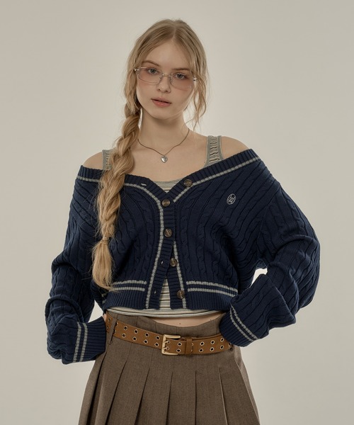 hazyl(ヘイジル)の「trad cable V cardigan / トラッドケーブルVカーディガン(カーディガン/ボレロ・レディース・ネイビー/レッド・フリー)」の10枚目の写真