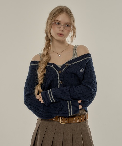 hazyl(ヘイジル)の「trad cable V cardigan / トラッドケーブルVカーディガン(カーディガン/ボレロ・レディース・ネイビー/レッド・フリー)」の11枚目の写真