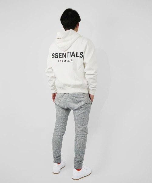 FOG ESSENTIALS(エフオージーエッセンシャルズ)の「(RS)【FOG ESSENTIALS LA LOGO SWEAT HOODIE】エッセンシャルズ バックロゴ パーカ(パーカー・メンズ・ブラック/ホワイト・MEDIUM/X-LARGE/X-SMALL/LARGE/SMALL)」の8枚目の写真