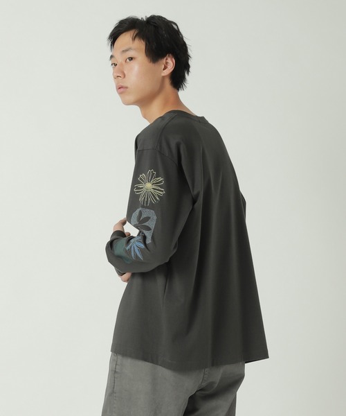 ZUCCa（ズッカ）の「8 FLOWERS T / カットソー（Tシャツ/カットソー・レディース・ダークグレー/オフホワイト・M size/XL）」の3枚目の写真