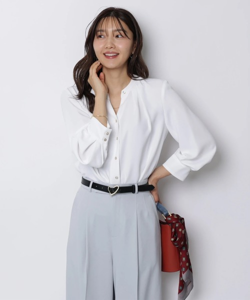 JUSGLITTY（ジャスグリッティー）の「７分袖チェーンネックゆるブラウス（シャツ/ブラウス・レディース・ピンクベージュ/ネイビー/ホワイト・2/1）」の6枚目の写真