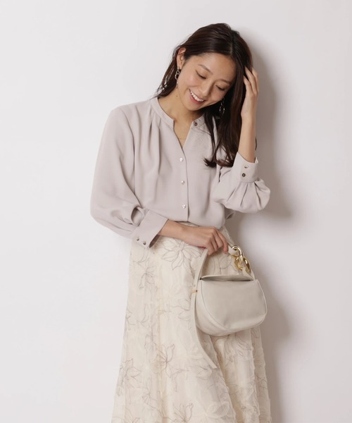 JUSGLITTY（ジャスグリッティー）の「７分袖チェーンネックゆるブラウス（シャツ/ブラウス・レディース・ピンクベージュ/ネイビー/ホワイト・2/1）」の15枚目の写真