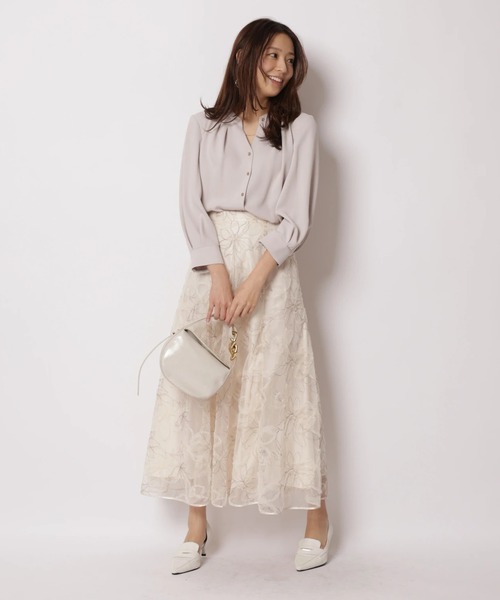 JUSGLITTY（ジャスグリッティー）の「７分袖チェーンネックゆるブラウス（シャツ/ブラウス・レディース・ピンクベージュ/ネイビー/ホワイト・2/1）」の18枚目の写真