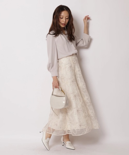 JUSGLITTY（ジャスグリッティー）の「７分袖チェーンネックゆるブラウス（シャツ/ブラウス・レディース・ピンクベージュ/ネイビー/ホワイト・2/1）」の20枚目の写真