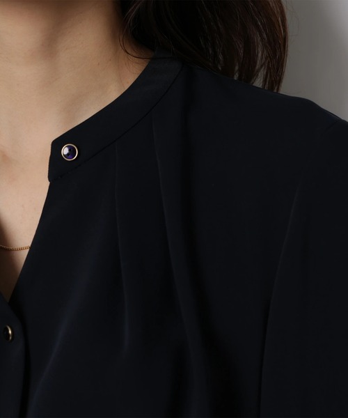 JUSGLITTY（ジャスグリッティー）の「７分袖チェーンネックゆるブラウス（シャツ/ブラウス・レディース・ピンクベージュ/ネイビー/ホワイト・2/1）」の21枚目の写真