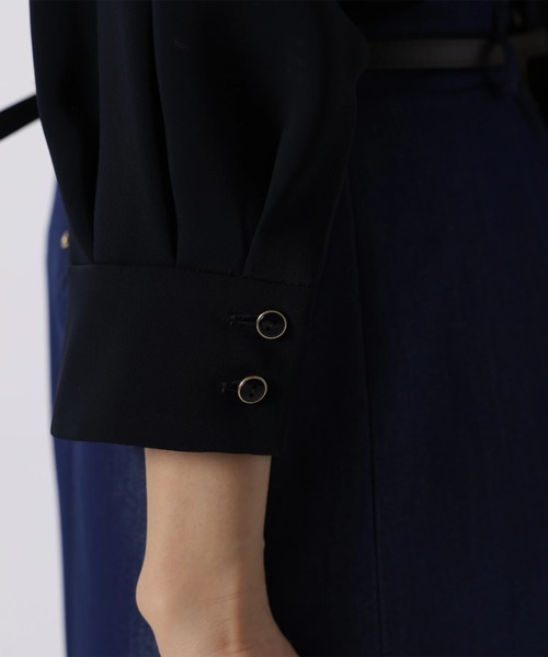 JUSGLITTY（ジャスグリッティー）の「７分袖チェーンネックゆるブラウス（シャツ/ブラウス・レディース・ピンクベージュ/ネイビー/ホワイト・2/1）」の22枚目の写真