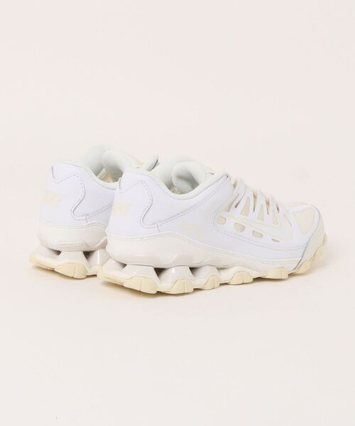 NIKE(ナイキ)の「NIKE ナイキ W REAX 8 TR MESH レディーススニーカー トレーニングシューズ(Wリアックス8TRメッシュ) IO2400-100 ホワイト/ホワイト/セイル/ココナッツミルク(スニーカー・レディース・ホワイト系その他・24.0cm/24.5cm/25.0cm/22.5cm/23.0cm/23.5cm)」の3枚目の写真