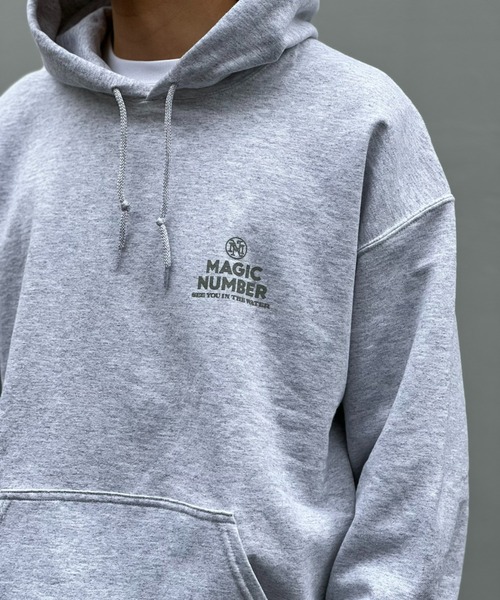 MAGIC NUMBER（マジック ナンバー）の「【MAGIC NUMBER】FIRED UP × MAGIC NUMBER SKATE GLEMLIN SWEAT PARKA（パーカー・メンズ・アッシュグレー/ブラック・MEDIUM/LARGE/X-LARGE）」の6枚目の写真