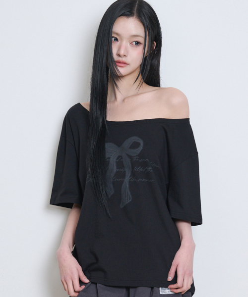 ILLIGO(イリゴ)の「リボンシャーリングオフショルダーティーシャツブラック(Tシャツ/カットソー・レディース・その他・ONE SIZE)」の2枚目の写真