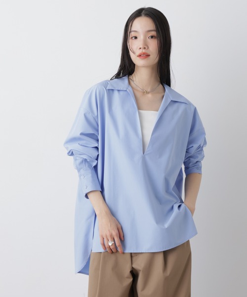 NANO universe（ナノユニバース）の「ディープVスキッパープルオーバーシャツ（シャツ/ブラウス・レディース・ブルー/ホワイト/ダークネイビー・FREE）」の2枚目の写真