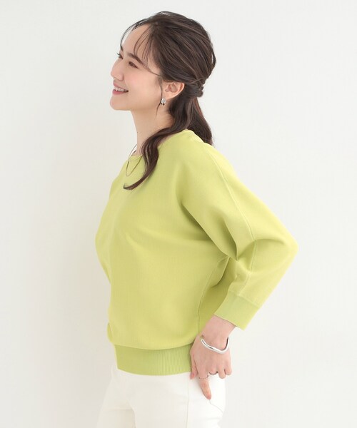 SHOO・LA・RUE（シューラルー）の「【洗える】軽やかでさらっとしたタッチ すっきり見えドルマンニット（ニット/セーター・レディース・アイボリー/スモーキーグリーン系/ブラウン系/ネイビー・01/02/03/04）」の10枚目の写真