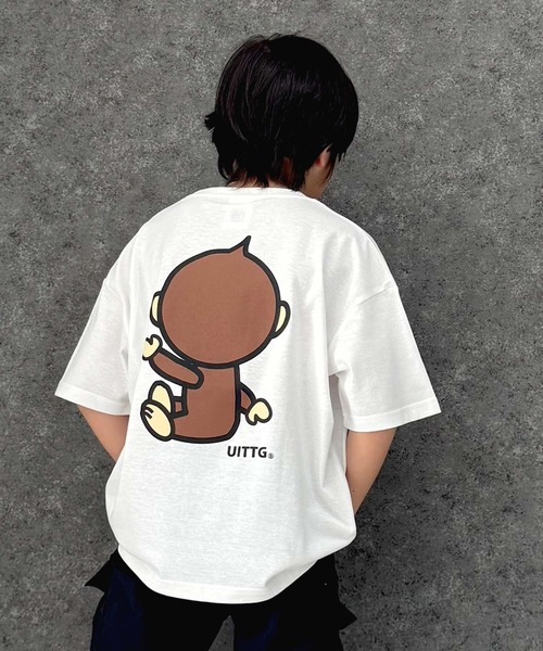 Universal Style Wear（ユニバーサルスタイルウェア）の「キッズ UITTG オーバーサイズ半袖Tシャツ（Tシャツ/カットソー・キッズ・ブラック/グレー系その他/ブラック系その他2/オフホワイト/ダークグリーン/チャコールグレー/ブラック系その他/ホワイト系その他2/ブラック系その他3/ホワイト系その他/ホワイト系その他3/ベージュ/グリーン系その他/ネイビー/オレンジ/グレー系その他2・130cm/140cm/150cm/160cm）」の3枚目の写真