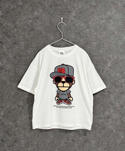 Universal Style Wear（ユニバーサルスタイルウェア）の「キッズ UITTG オーバーサイズ半袖Tシャツ（Tシャツ/カットソー・キッズ・ブラック/グレー系その他/ブラック系その他2/オフホワイト/ダークグリーン/チャコールグレー/ブラック系その他/ホワイト系その他2/ブラック系その他3/ホワイト系その他/ホワイト系その他3/ベージュ/グリーン系その他/ネイビー/オレンジ/グレー系その他2・130cm/140cm/150cm/160cm）」の4枚目の写真