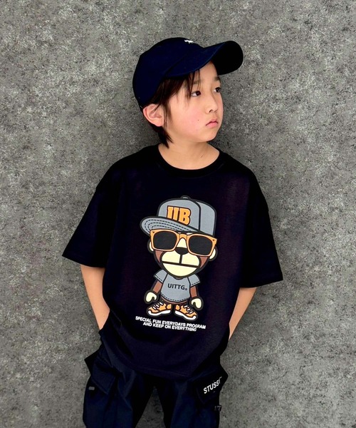 Universal Style Wear（ユニバーサルスタイルウェア）の「キッズ UITTG オーバーサイズ半袖Tシャツ（Tシャツ/カットソー・キッズ・ブラック/グレー系その他/ブラック系その他2/オフホワイト/ダークグリーン/チャコールグレー/ブラック系その他/ホワイト系その他2/ブラック系その他3/ホワイト系その他/ホワイト系その他3/ベージュ/グリーン系その他/ネイビー/オレンジ/グレー系その他2・130cm/140cm/150cm/160cm）」の8枚目の写真