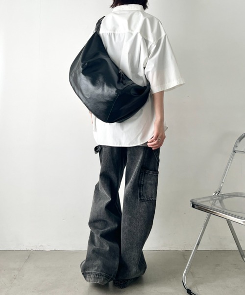wears(ウェアーズ)の「【A4収納可】大容量 PUクロスボディバッグ(ショルダーバッグ・レディース・ブラック・FREE)」の9枚目の写真