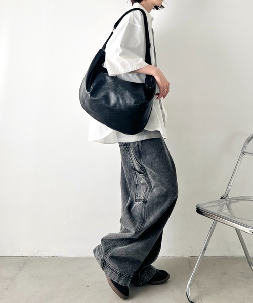 wears(ウェアーズ)の「【A4収納可】大容量 PUクロスボディバッグ(ショルダーバッグ・レディース・ブラック・FREE)」の18枚目の写真