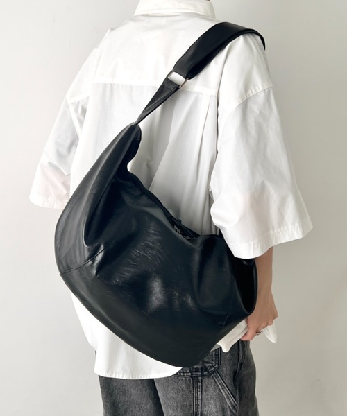 wears(ウェアーズ)の「【A4収納可】大容量 PUクロスボディバッグ(ショルダーバッグ・レディース・ブラック・FREE)」の16枚目の写真