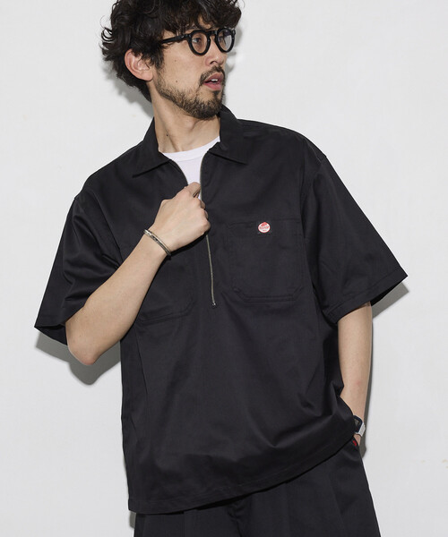 RED KAP(レッドキャップ)の「RED KAP/レッドキャップ 新色追加 別注 リラックスフィット ハーフジップ ワンポイントロゴ 半袖ツイルワークシャツ(シャツ/ブラウス・メンズ・ベージュ/チャコールグレー/ブラック/レオパード/ダークグレー・MEDIUM/LARGE)」の6枚目の写真