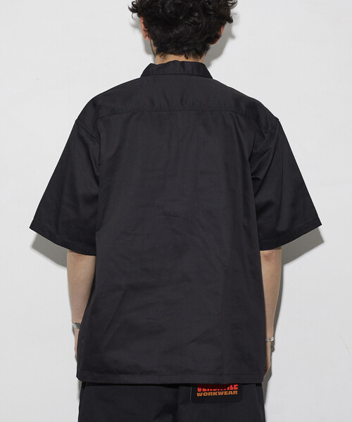 RED KAP(レッドキャップ)の「RED KAP/レッドキャップ 新色追加 別注 リラックスフィット ハーフジップ ワンポイントロゴ 半袖ツイルワークシャツ(シャツ/ブラウス・メンズ・ベージュ/チャコールグレー/ブラック/レオパード/ダークグレー・MEDIUM/LARGE)」の8枚目の写真