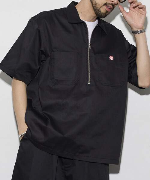 RED KAP(レッドキャップ)の「RED KAP/レッドキャップ 新色追加 別注 リラックスフィット ハーフジップ ワンポイントロゴ 半袖ツイルワークシャツ(シャツ/ブラウス・メンズ・ベージュ/チャコールグレー/ブラック/レオパード/ダークグレー・MEDIUM/LARGE)」の9枚目の写真