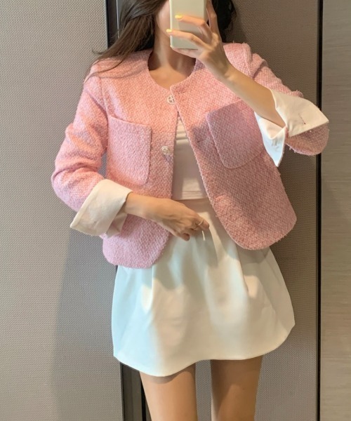 FAVORITO(ファヴォリート)の「ショートシングルブレストジャケット(ノーカラージャケット・レディース・ブルー/ピンク・F)」の9枚目の写真