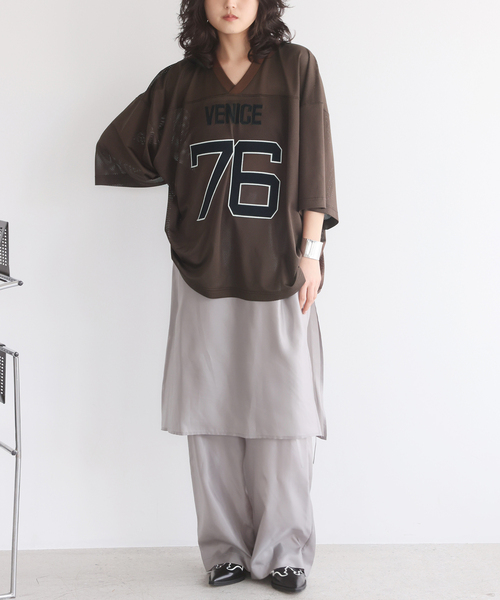 INSCRIRE(アンスクリア)の「【INSCRIRE/アンスクリア】Mesh Football Tシャツ I26SSBC17(Tシャツ/カットソー・レディース・ブラウン・SMALL)」の2枚目の写真