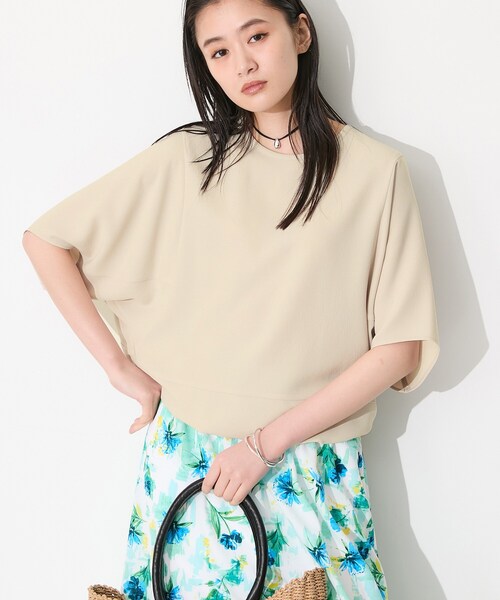 INDIVI(インディヴィ)の「【洗える/2WAY/裾ドロスト付き】 ドルマンスリーブチュニックトップス(Tシャツ/カットソー・レディース・ブラック/ホワイト/ライトグリーン/ナチュラル・38/05/13/15 /34)」の3枚目の写真