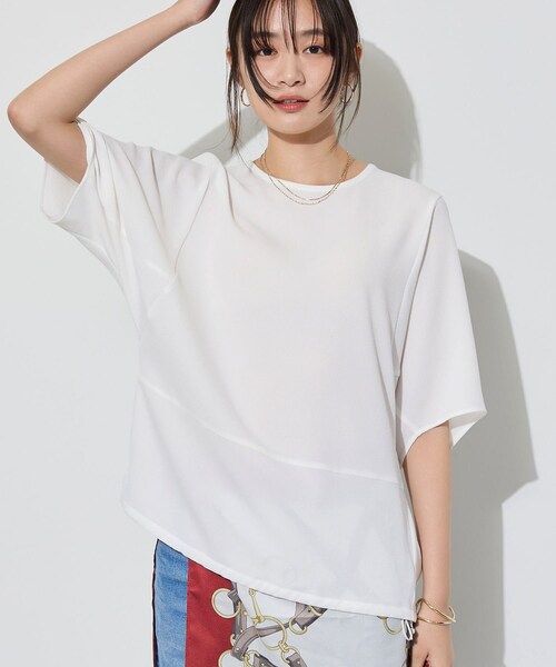 INDIVI(インディヴィ)の「【洗える/2WAY/裾ドロスト付き】 ドルマンスリーブチュニックトップス(Tシャツ/カットソー・レディース・ブラック/ホワイト/ライトグリーン/ナチュラル・38/05/13/15 /34)」の2枚目の写真