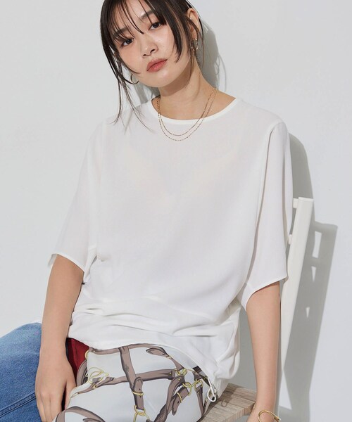 INDIVI(インディヴィ)の「【洗える/2WAY/裾ドロスト付き】 ドルマンスリーブチュニックトップス(Tシャツ/カットソー・レディース・ブラック/ホワイト/ライトグリーン/ナチュラル・38/05/13/15 /34)」の6枚目の写真