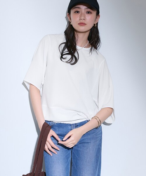INDIVI(インディヴィ)の「【洗える/2WAY/裾ドロスト付き】 ドルマンスリーブチュニックトップス(Tシャツ/カットソー・レディース・ブラック/ホワイト/ライトグリーン/ナチュラル・38/05/13/15 /34)」の9枚目の写真