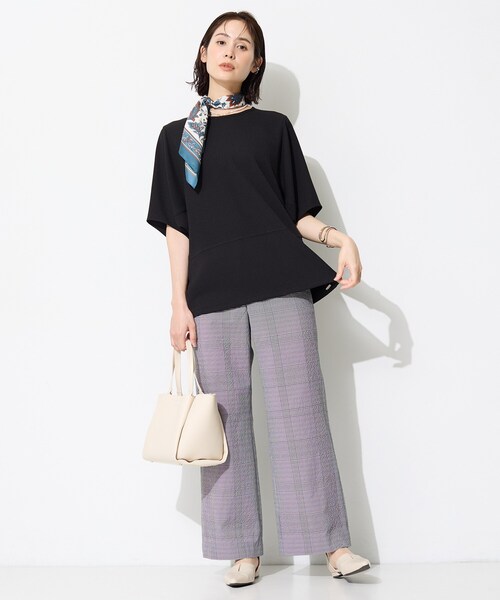 INDIVI(インディヴィ)の「【洗える/2WAY/裾ドロスト付き】 ドルマンスリーブチュニックトップス(Tシャツ/カットソー・レディース・ブラック/ホワイト/ライトグリーン/ナチュラル・38/05/13/15 /34)」の14枚目の写真