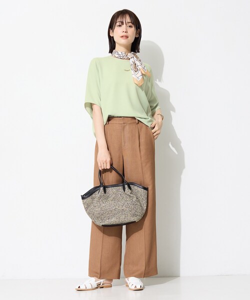 INDIVI(インディヴィ)の「【洗える/2WAY/裾ドロスト付き】 ドルマンスリーブチュニックトップス(Tシャツ/カットソー・レディース・ブラック/ホワイト/ライトグリーン/ナチュラル・38/05/13/15 /34)」の18枚目の写真
