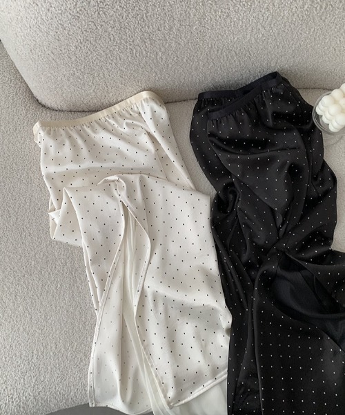 yuue' ( wear )(ユーイ)の「サテンレイヤードサイドスリットロングスカート 無地/ドット柄(スカート・レディース・ホワイト/ホワイト系その他/ブラック系その他/ブラック・M/L)」の6枚目の写真