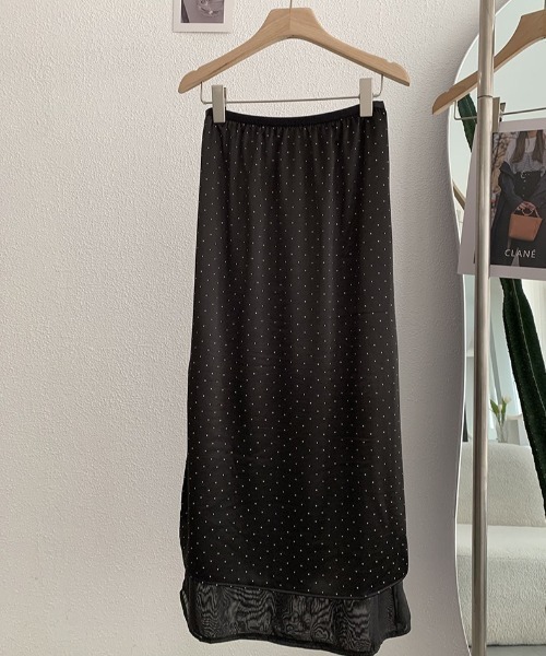 yuue' ( wear )(ユーイ)の「サテンレイヤードサイドスリットロングスカート 無地/ドット柄(スカート・レディース・ホワイト/ホワイト系その他/ブラック系その他/ブラック・M/L)」の5枚目の写真