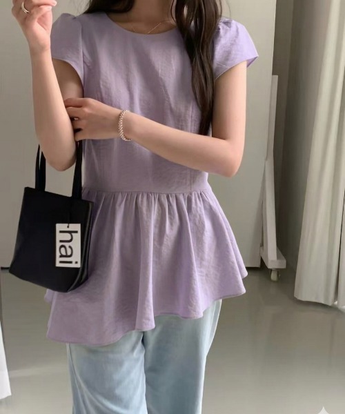 AMAJI(アマジ)の「韓国風 シンプル ラウンドネック半袖トップス アシンメトリーヘム デザインブラウス(Tシャツ/カットソー・レディース・イエロー/ホワイト/ブラック/パープル/ライトブルー・FREE)」の4枚目の写真