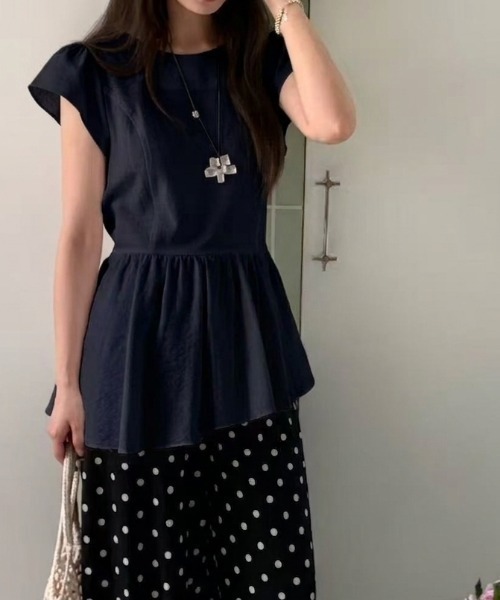 AMAJI(アマジ)の「韓国風 シンプル ラウンドネック半袖トップス アシンメトリーヘム デザインブラウス(Tシャツ/カットソー・レディース・イエロー/ホワイト/ブラック/パープル/ライトブルー・FREE)」の2枚目の写真