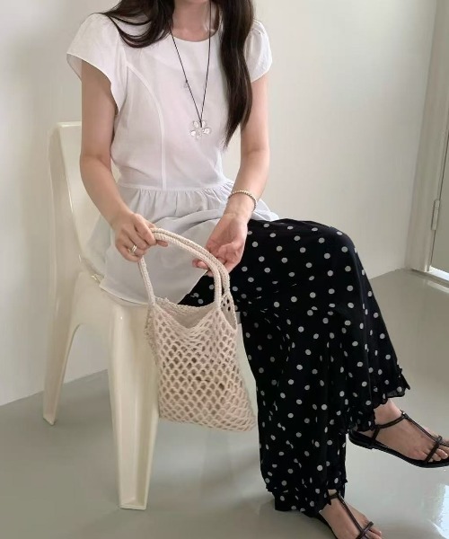 AMAJI(アマジ)の「韓国風 シンプル ラウンドネック半袖トップス アシンメトリーヘム デザインブラウス(Tシャツ/カットソー・レディース・イエロー/ホワイト/ブラック/パープル/ライトブルー・FREE)」の7枚目の写真