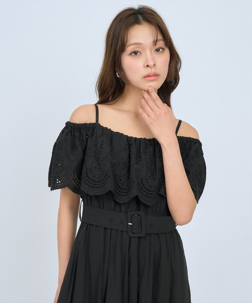 AND COUTURE(アンドクチュール)の「レースオフショルティアードワンピース(ワンピース・レディース・レッド/オフホワイト/ブラック/ベージュ・FREE)」の21枚目の写真