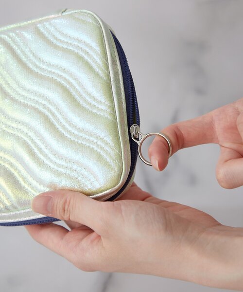 BIRTHDAY BAR(バースデイバー)の「≪冷感機能付き≫ COOL SHIELD Tissue Case Pouch ティッシュポーチ(ポーチ・レディース・アイボリー/パープル・0)」の12枚目の写真