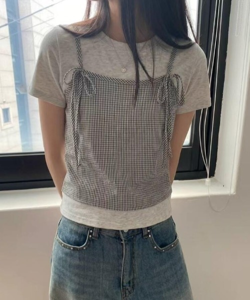semplice(センプリチェ)の「リボン付き キャミソール重ね着風 T シャツ(Tシャツ/カットソー・レディース・ブラック/グレー/ホワイト・F)」の1枚目の写真