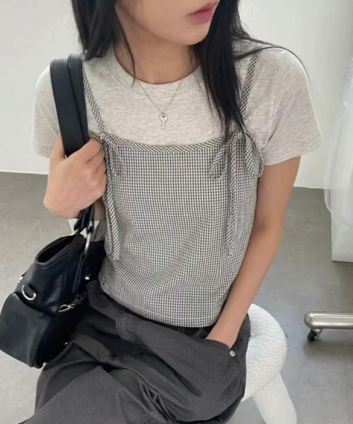 semplice(センプリチェ)の「リボン付き キャミソール重ね着風 T シャツ(Tシャツ/カットソー・レディース・ブラック/グレー/ホワイト・F)」の10枚目の写真