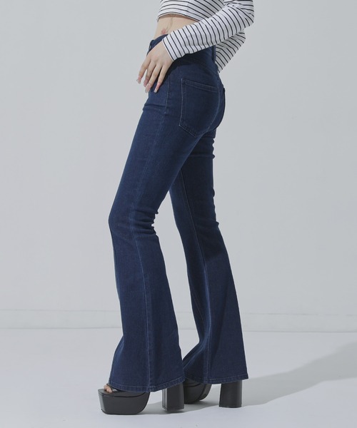 ANAP(アナップ)の「センタープレス フレアデニムパンツ(その他パンツ・レディース・インディゴブルー/クリア/ブルー・S/M)」の6枚目の写真