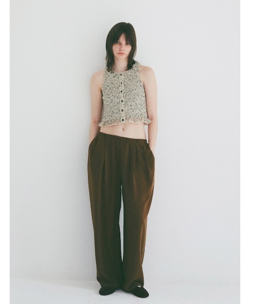 CLANE(クラネ)の「CLANE/クラネ/GATHER NO SLEEVE TOPS(ベスト・レディース・ブラック/アイボリー・1)」の10枚目の写真