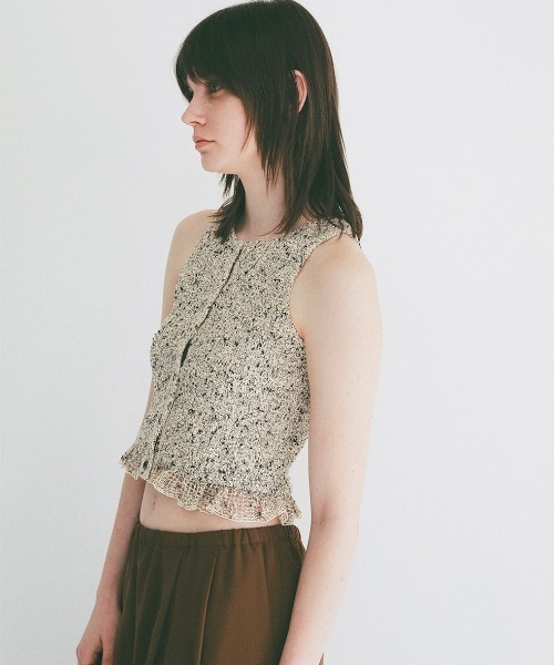 CLANE(クラネ)の「CLANE/クラネ/GATHER NO SLEEVE TOPS(ベスト・レディース・ブラック/アイボリー・1)」の9枚目の写真
