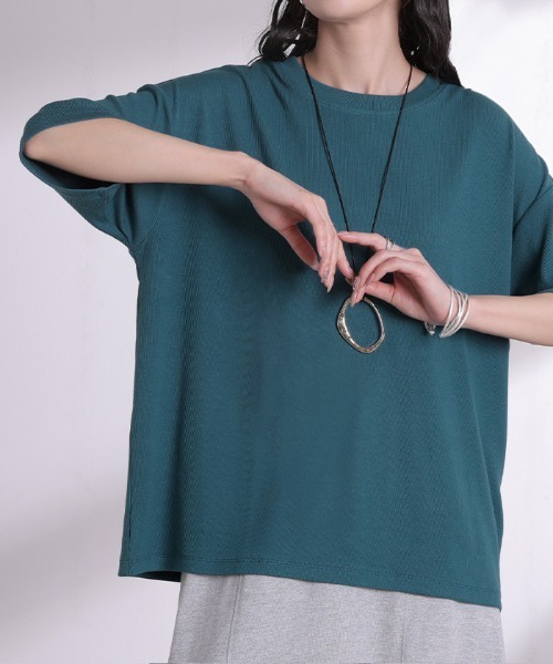 HUG.U(ハグユー)の「とろリブ。超のびる リラクシーTシャツ(Tシャツ/カットソー・レディース・ダークグレー/レッド/ブルー/イエロー/ホワイト/ブラック/パープル・FREE)」の4枚目の写真